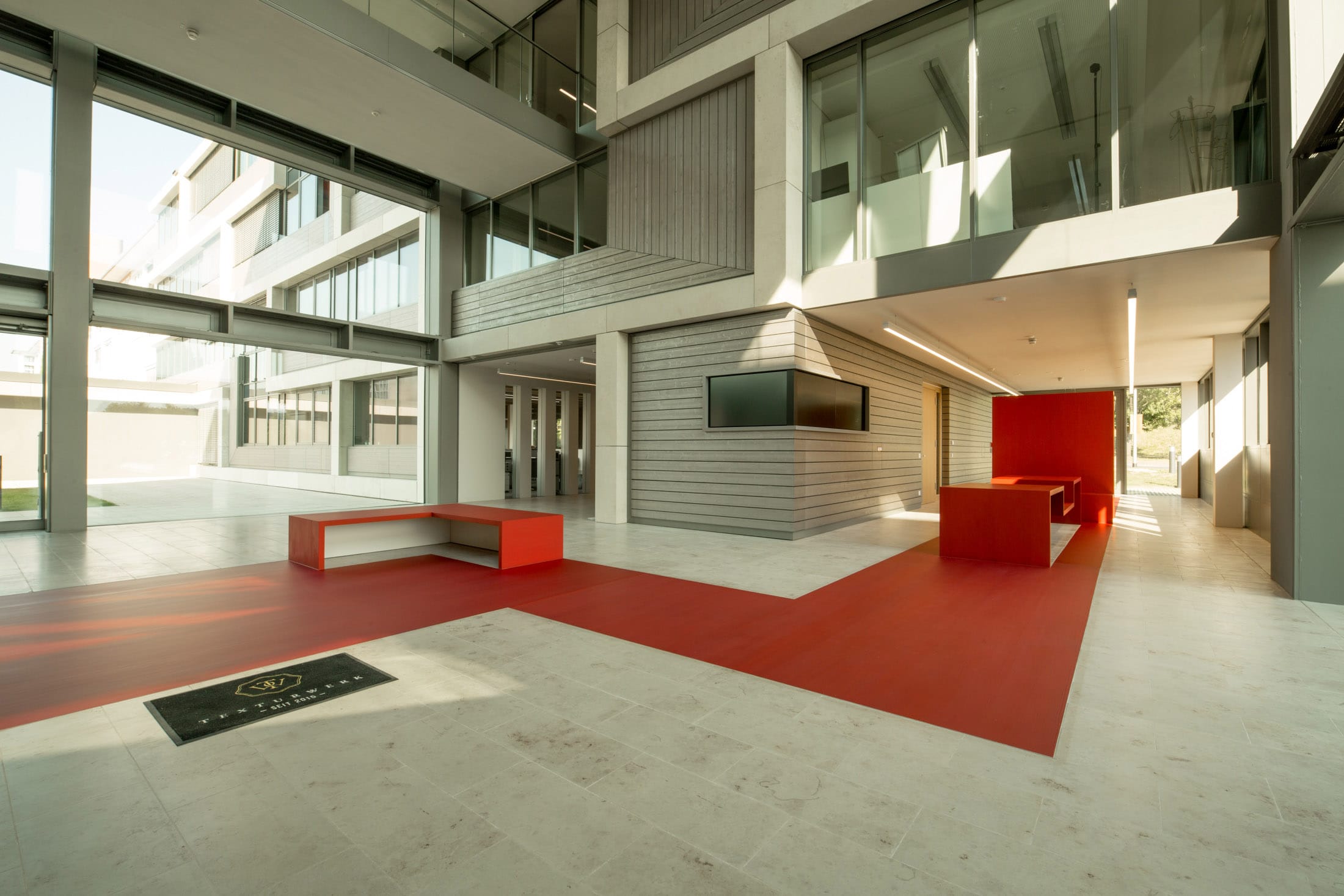 Roter Pinselstrich Malerhandwerks